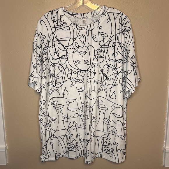 Tops - Bold Graphic Abstract Line Art White T-Shirt Size XL